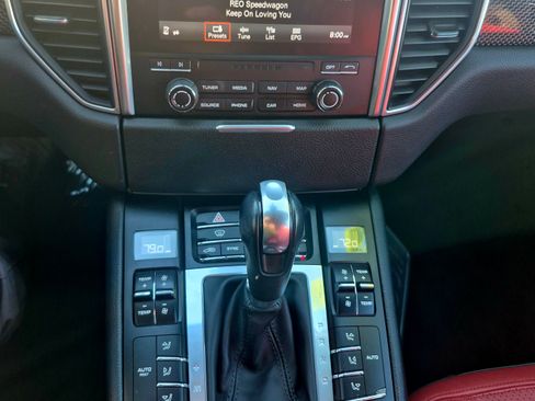 Used 2018 Porsche Macan GTS image 16