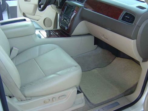 Used 2011 Chevrolet Tahoe LTZ image 14