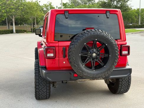 Used 2019 Jeep Wrangler 4WD Unlimited Sahara image 37