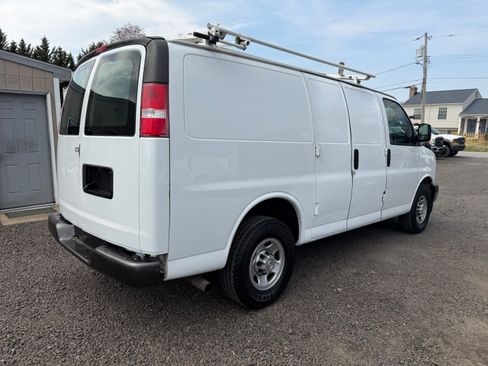 Used 2018 Chevrolet Express 2500 image 5