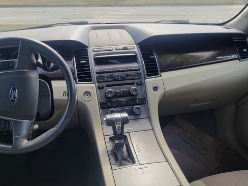 Used 2010 Ford Taurus SEL image 7