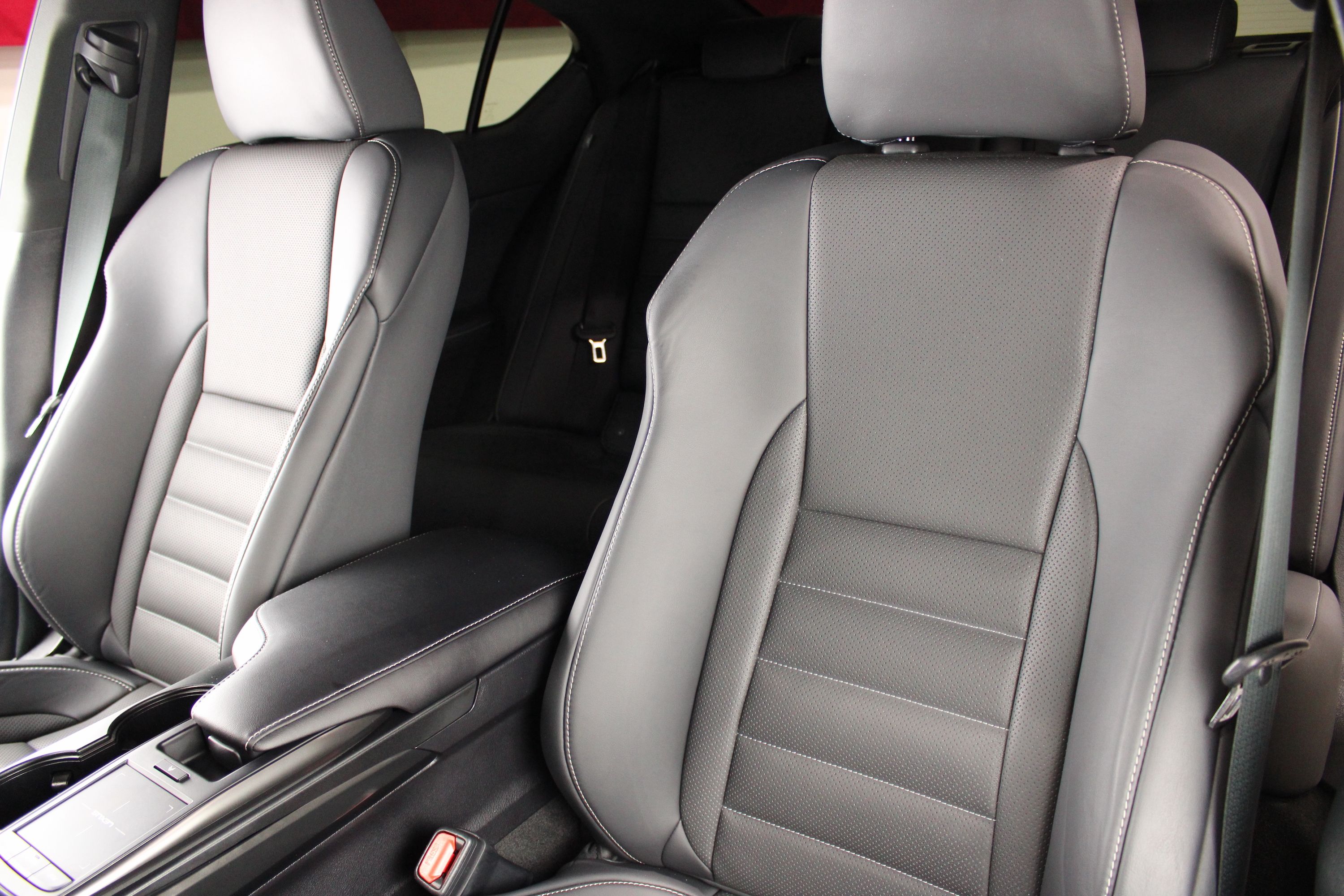 Used 2025 Lexus IS 350 F Sport RWD image 8