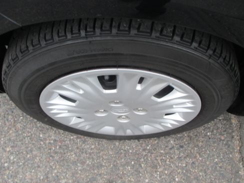 Used 2015 Ford Fiesta SE image 18