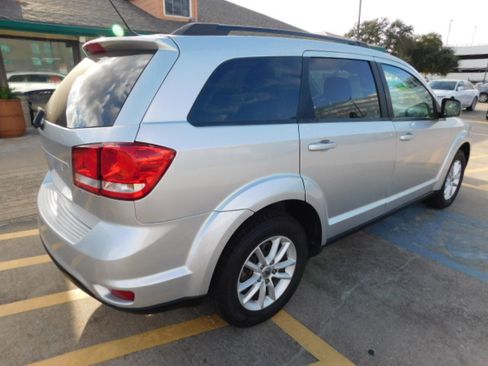 Used 2018 Dodge Journey SXT image 9