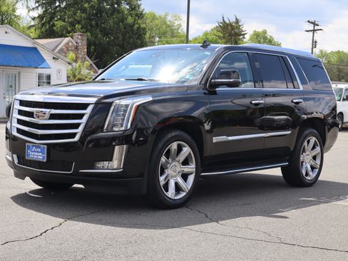 Used 2020 Cadillac Escalade 4WD Luxury image 4