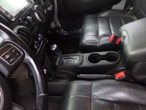 Used 2012 Jeep Wrangler Unlimited Sport image 12