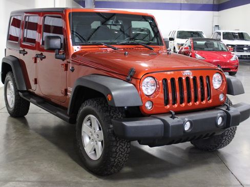 Used 2014 Jeep Wrangler Unlimited Sport image 2