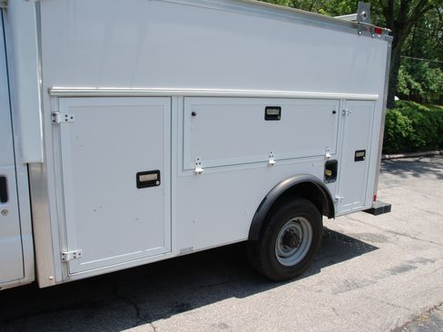 Used 2015 Ford E-350 and Econoline 350 Super Duty RWD image 5