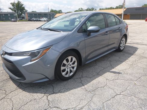 Used 2024 Toyota Corolla LE Sedan FWD image 2
