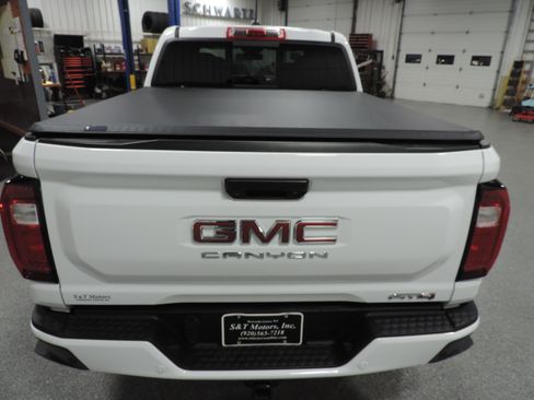 Used 2024 GMC Canyon AT4 image 21