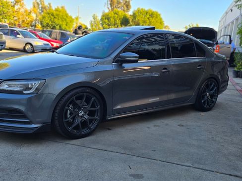 Used 2017 Volkswagen Jetta SE image 12