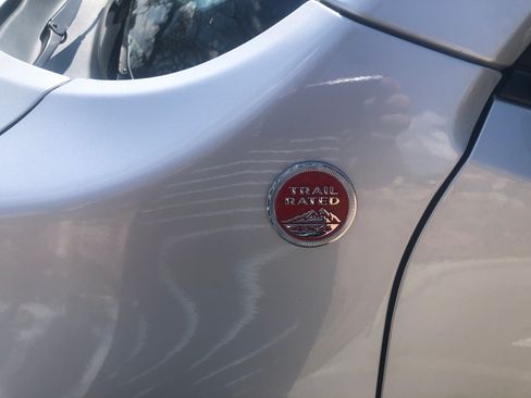 Used 2015 Jeep Renegade Trailhawk image 8