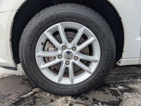 Used 2019 Dodge Grand Caravan SXT image 5