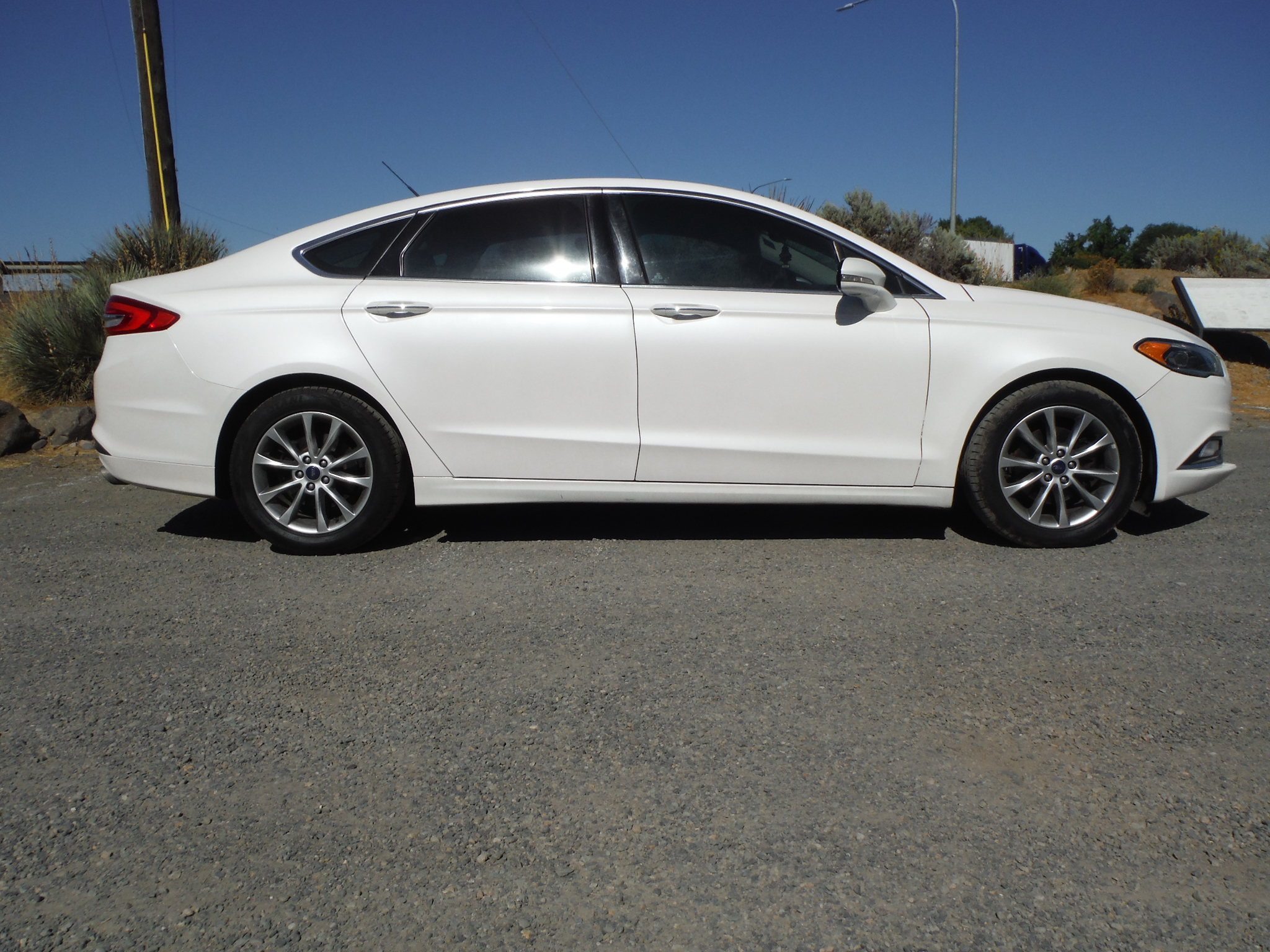 Used 2017 Ford Fusion SE FWD image 5