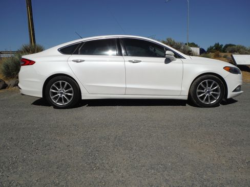 Used 2017 Ford Fusion SE image 5