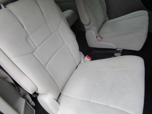 Used 2012 Dodge Grand Caravan SXT FWD image 15