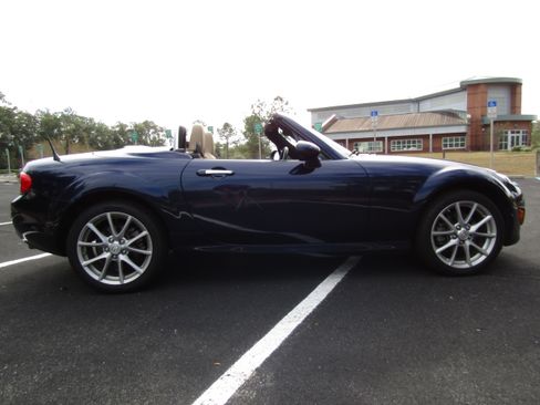 Used 2011 MAZDA MX-5 Miata Grand Touring image 6