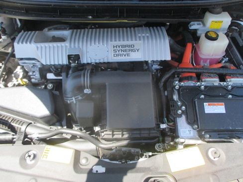 Used 2014 Toyota Prius Two FWD image 18