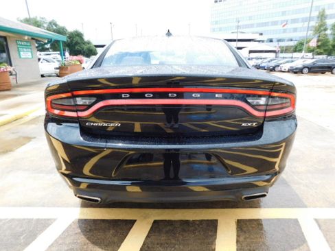 Used 2016 Dodge Charger SXT RWD image 6