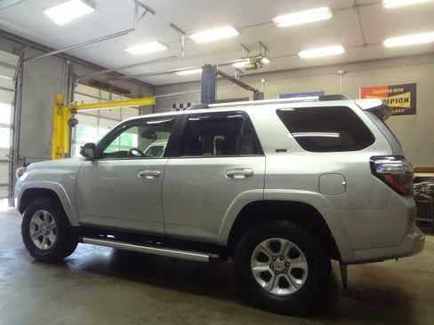Used 2020 Toyota 4Runner SR5 Premium image 4