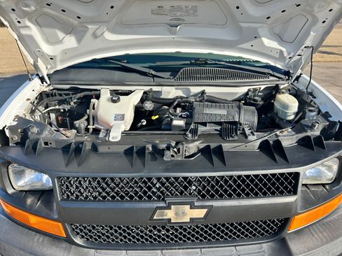 Used 2013 Chevrolet Express 2500 image 22