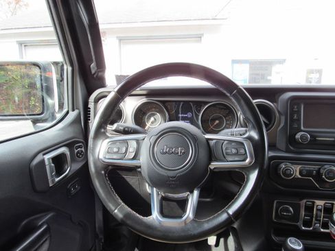 Used 2020 Jeep Gladiator Sport image 24