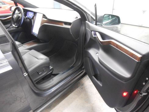 Used 2019 Tesla Model X Performance AWD/4WD image 11
