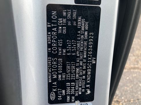 Used 2018 Kia Sedona LX image 19