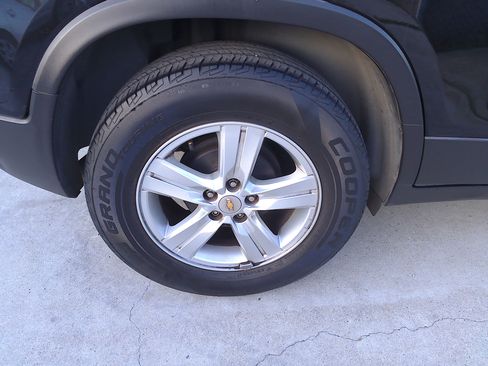 Used 2020 Chevrolet Trax LS image 32