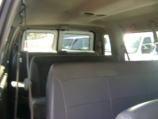 Used 2002 Ford E-350 and Econoline 350 Club Wagon Extended Super Duty RWD image 8