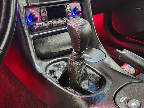 Used 2001 Chevrolet Corvette Z06 w/ Memory Pkg image 20