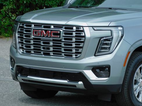 Used 2025 GMC Yukon XL 2WD Denali image 9