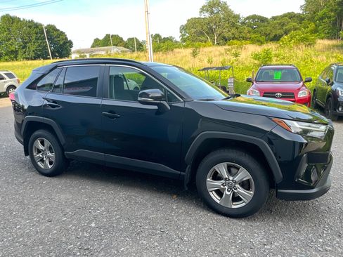 Used 2022 Toyota RAV4 AWD XLE w/ Convenience Package image 3