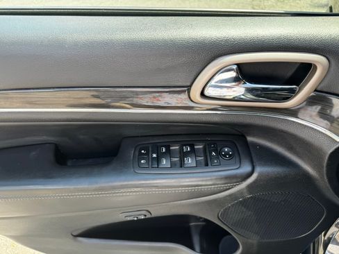 Used 2014 Jeep Grand Cherokee 4WD Overland image 18