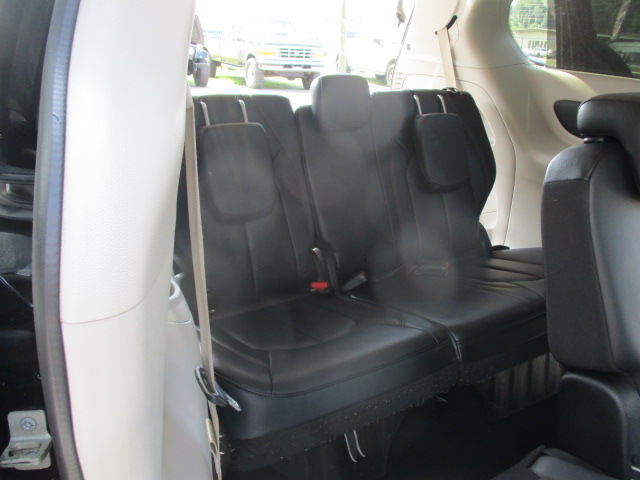Used 2018 Chrysler Pacifica Touring-L FWD image 26