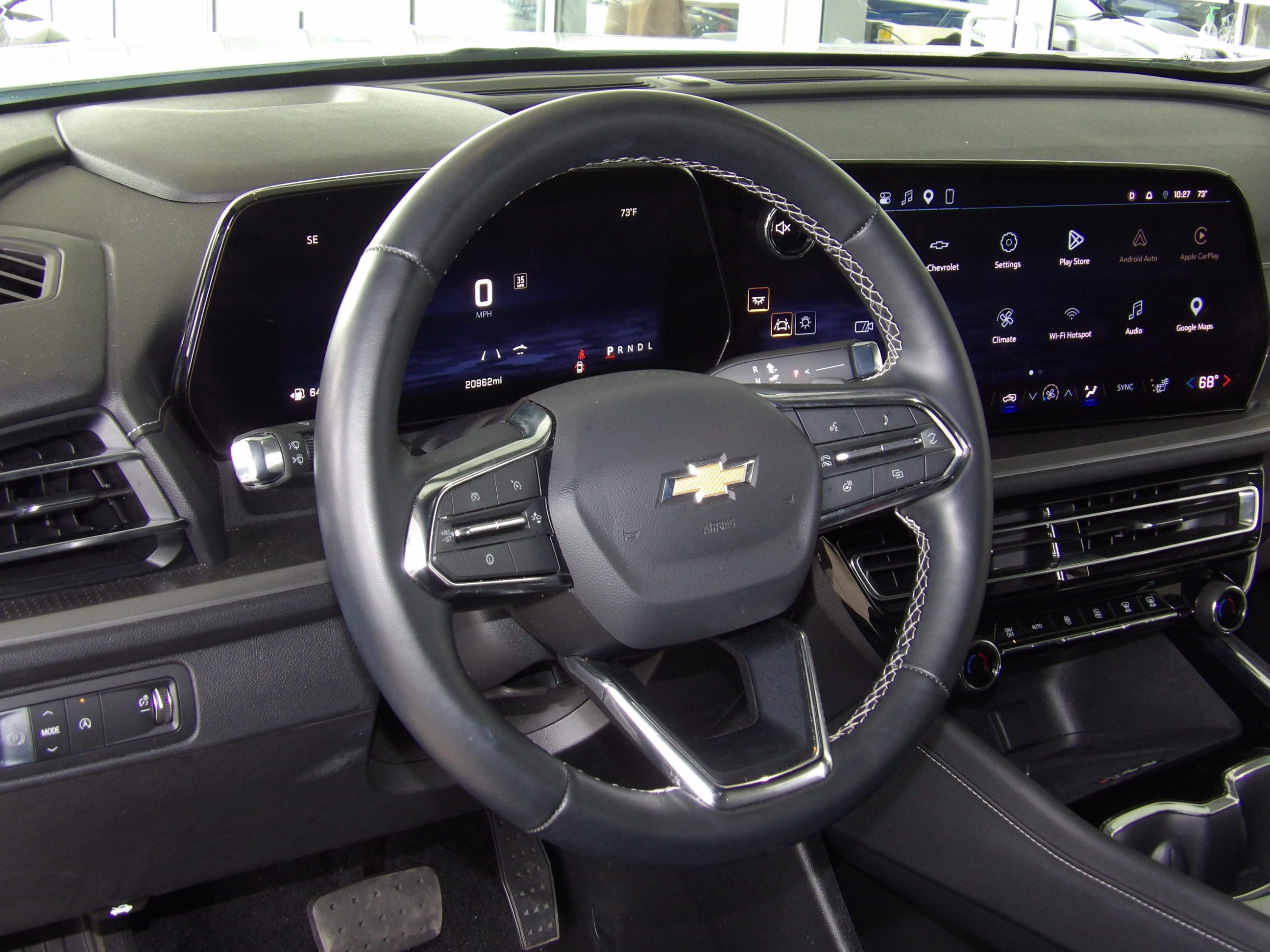 Used 2026 Chevrolet Traverse FWD LT image 2