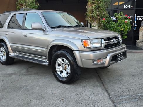 Used 2001 Toyota 4Runner Limited image 3