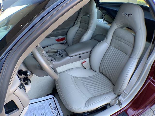 Used 2003 Chevrolet Corvette 50th Anniversary Edition RWD image 11