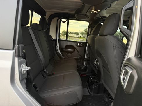 Used 2021 Jeep Gladiator Sport AWD/4WD image 18
