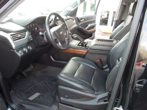 Used 2017 Chevrolet Suburban Premier image 14