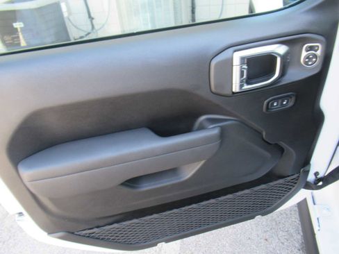 New 2025 Jeep Wrangler Unlimited Rubicon image 17