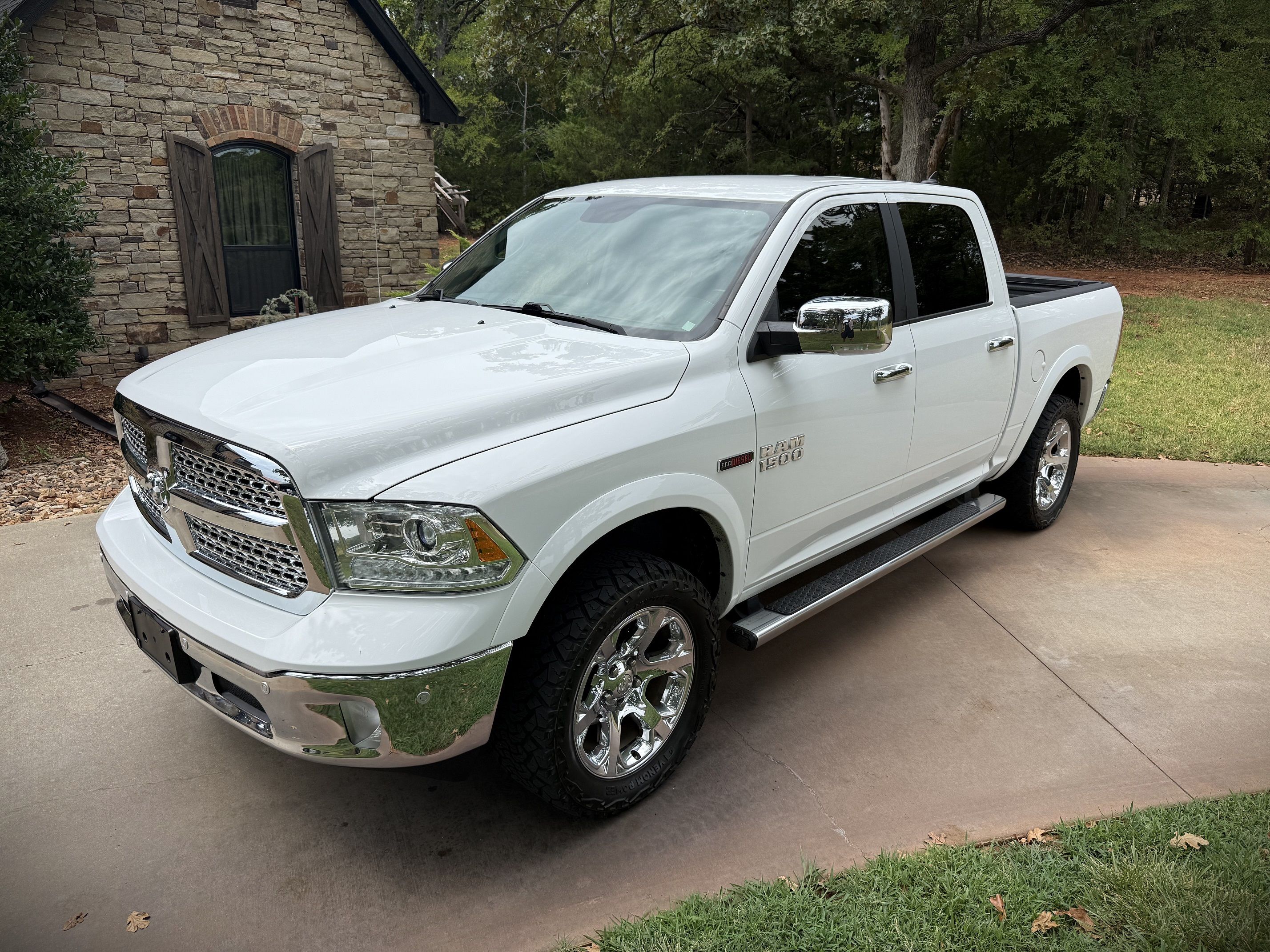 Used 2018 RAM 1500 4x4 Crew Cab Laramie image 1