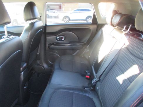 Used 2019 Kia Soul ! image 9