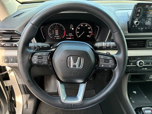 Used 2025 Honda Pilot EX-L image 12