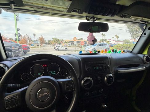 Used 2016 Jeep Wrangler Unlimited Rubicon image 17