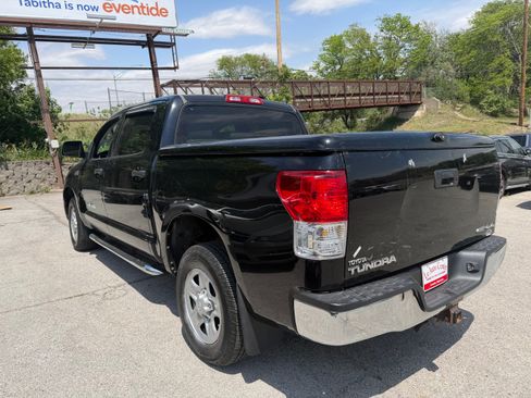 Used 2010 Toyota Tundra 4x4 CrewMax image 4