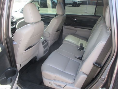 Used 2017 Honda Pilot AWD Touring image 15