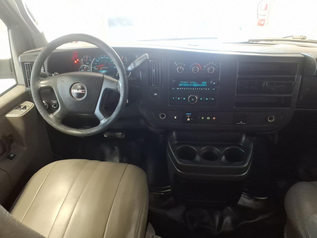 Used 2017 GMC Savana 2500 RWD image 9