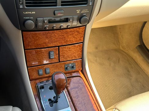 Used 2005 Lexus LS 430 image 28