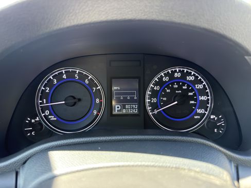 Used 2014 INFINITI Q60 Convertible RWD image 9